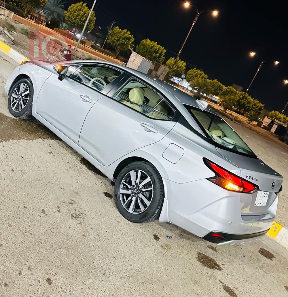 نيسان فيرسا